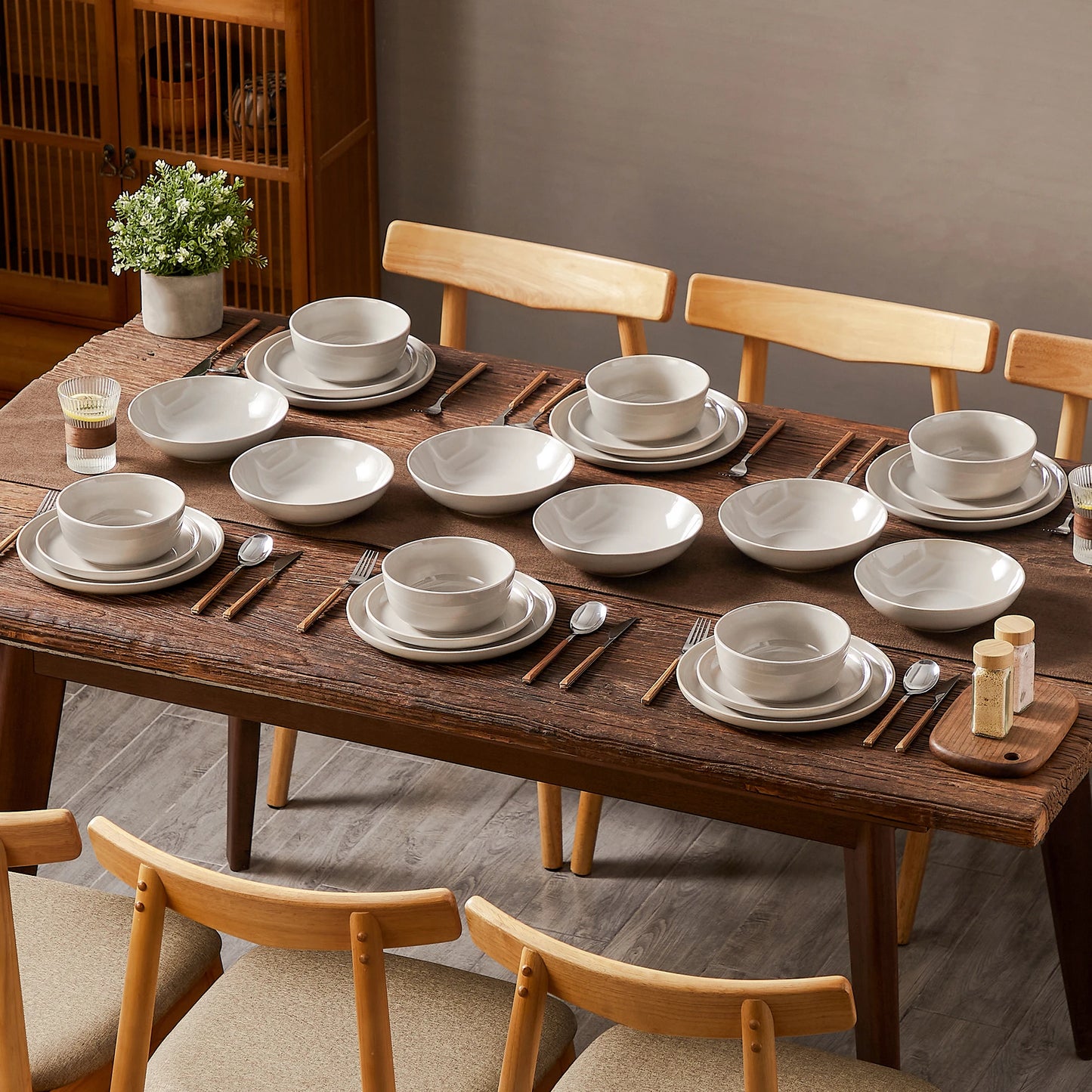 vancasso 12/16/18/24 Piece Light-Grey Reactive Glaze Stoneware Plates Set Dinnerware Sets with 4/6 pcs Dinner Plate/Dessert/Bowl