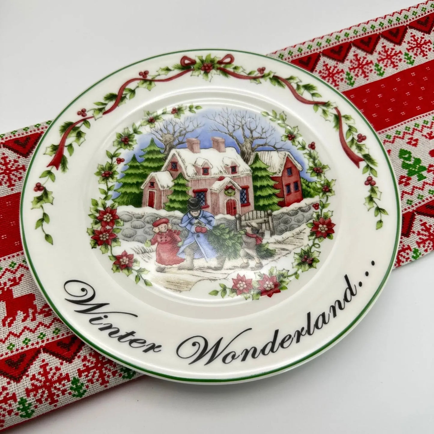 D20cm Christmas Ceramic Plates Christmas Element Table Decoration Dish Retro Village Atmosphere Dining Plate For Festival Decor