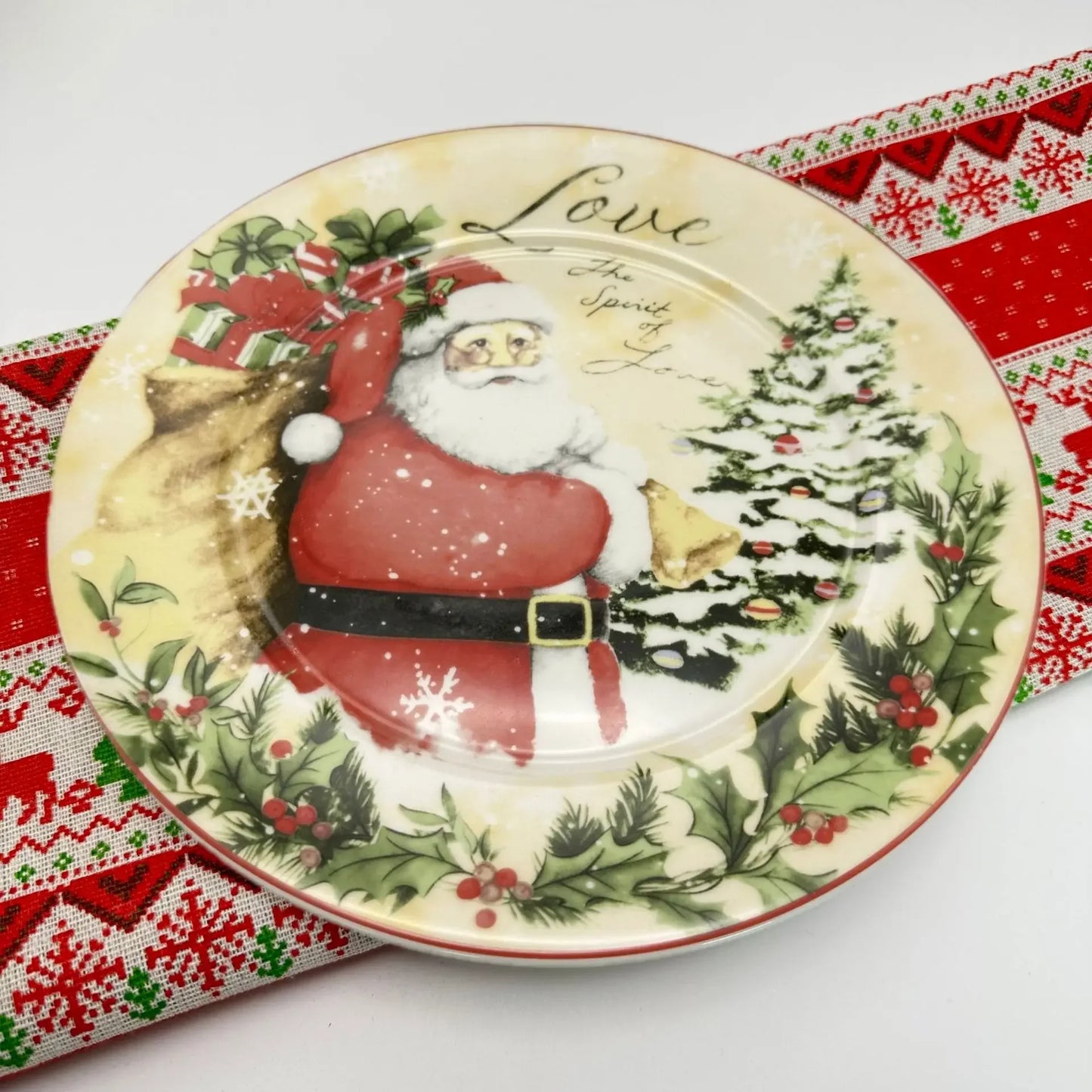 D20cm Christmas Ceramic Plates Christmas Element Table Decoration Dish Retro Village Atmosphere Dining Plate For Festival Decor